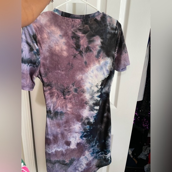 Knee length dress. Never worn. - Picture 2 of 3